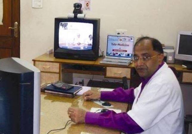 डॉक्टर अश्विनी कुमार बंसल : यूपी के इलाहाबाद में एक नामी सर्जन डाक्टर अश्विनी कुमार बंसल की उनके चेंबर में गोली मारकर हत्या कर दी गई थी. अस्पताल में काफी सुरक्षा थी लेकिन हत्यारा शातिर निकला. सीसीटीवी फूटेज में हत्यारे की तस्वीर भी सामने आई लेकिन पुलिस के पास कोई सुराग नहीं है...आगे जानिए....