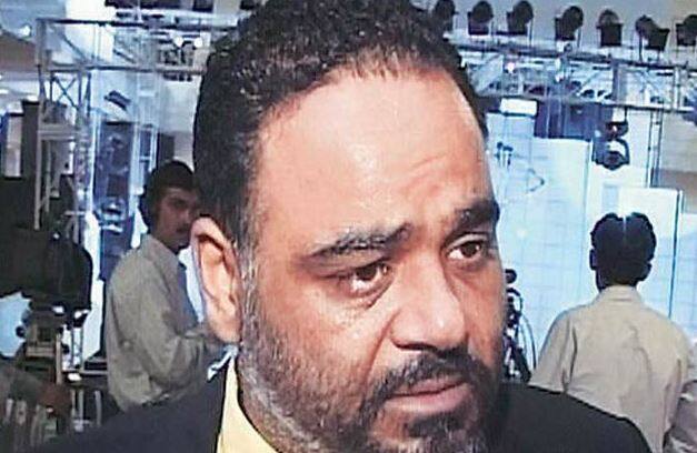 पॉन्टी चढ्ढा : गुरदीप सिंह चढ्ढा उर्फ पॉन्टी चढ्ढा 'वेब' बैनर के तहत कई बिजनेस के मालिक थे. करीब 6 हजार करोड़ का उनका एंपायर था. एक बहुत ही साधारण परिवार से निकल पर उन्होंने टाइकून तक का सफर तय किया था. इसमें शराब, सिनेमा से लेकर प्रॉपर्टी तक के कारोबार शामिल थे. लेकिन, 17 नवंबर, 2012 को उन्हीं का फार्महाउस पर उनकी भाई से साथ लड़ाई हो गई. पॉन्टी के भाई और वे खुद इस गोलीबारी में मारे गए. बाद में पुलिस ने मौके पर मौजूद सुखदेव सिंह नामधारी को गिरफ्तार किया. लेकिन, पुलिस की थ्योरी में अभी भी कई पेंच है. साथ ही पूरा घटनाक्रम क्या था इस पर से पूरी तरह रहस्य नहीं उठा है...आगे जानिए...