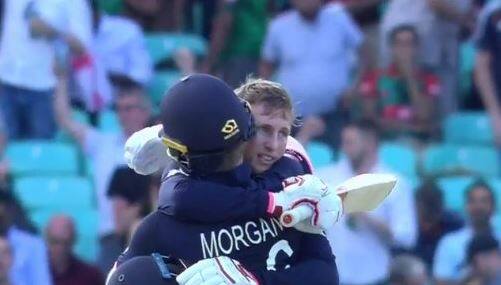 जोए रूट (नाबाद 133), एलेक्स हेल्स (95) और इयोन मोर्गन (नाबाद 75) की शानदार बल्लेबाजी के दम पर मेजबान इंग्लैंड ने आईसीसी चैम्पियंस ट्रॉफी का आगाज जीत के साथ किया है. इंग्लैंड ने टूर्नामेंट के पहले मैच में गुरुवार को ग्रुप-ए के मुकाबले में बांग्लादेश को आठ विकेट से मात दी. सभी तस्वीरें: AFP और ICC