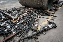 ब्राजील: 4,000 बंदूकों पर चला दी गई बुलडोज़र!