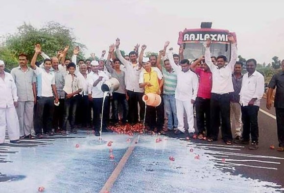 Maharashtra Farmers Strike Continious Says Demands Not Fulfilled महाराष्ट्र: जारी है किसानों का आंदोलन, कहा- नहीं हुई हमारी मांगें पूरी