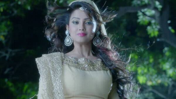 Naagin 2 Actress Adaa Khan Rushed To The Hospital पेट में तेज दर्द की शिकायत के बाद 'नागिन-2' की एक्ट्रेस को दो बार कराया गया अस्पताल में भर्ती