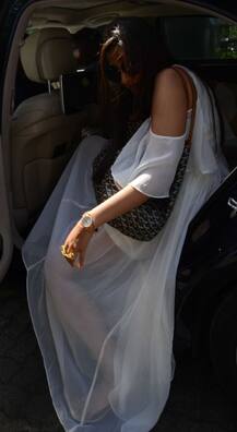 रेस्टोरेंट से निकलती सोनम की तस्वीरें कैमरे में हुईं कैद!