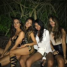 मोनैको में छुट्टियां मना रही हैं एमी जैक्सन