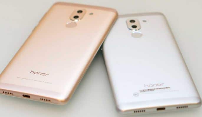 ऑनर 6x: 5.5 इंच की स्क्रीन होगी जिसकी रिजॉल्यूशन 1080पिक्सल है. इसमें डुअल कैमरा 12 मेगापिक्सल औऱ 2 मोगापिक्सल का ऑटो-फेस डिटेक्शन के साथ रियर कैमरा दिया गया है. वहीं 8 मेगापिक्सल का फ्रंट कैमरा है. 3,340mAh की बैटरी दी गई है कीमत-12,999 रुपये