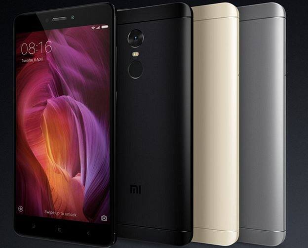 शाओमी रेडमी नोट 4 (4GB RAM): 5.5 इंच का फुल एचडी डिस्प्ले 2.5D कर्व्ड ग्लास के साथ दिया गया है, जिसकी पिक्सल डेन्सिटी 401 पीपीआई है. स्मार्टफोन में क्वालकॉम स्नैपड्रैगन 625 चिपसेट इस्तेमाल किया गया है. 4100mAh बैटरी. नोट 4 में 4GB रैम और 64GB मैमोरी दी गई है. 13 मेगापिक्सल का रियर और 5 मेगापिक्सल का सेल्फी कैमरा दिया गया है. कीमत-12,999 रुपए