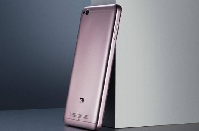 रेडमी 4 (32 जीबी): रेडमी 4 में 5 इंच की स्क्रीन दी गई है जिसकी रिजॉल्यूशन 720×1280 पिक्सल है. इसमें 1.4GHz ऑक्टा कोर क्वालकॉम स्नैपड्रैगन 430 प्रोसेसर दिया गया है. भारत में इसका 3 जीबी रैम वैरिएंट उपलब्ध है. फोन में डुअल LED फ्लैश के साथ 13 मेगापिक्सल का रियर कैमरा दिया गया है साथ ही 5 मेगापिक्सल का फ्रंट फेसिंग कैमरा दिया गया है.4100mAh बैटरी. कीमत-8,999 रुपये