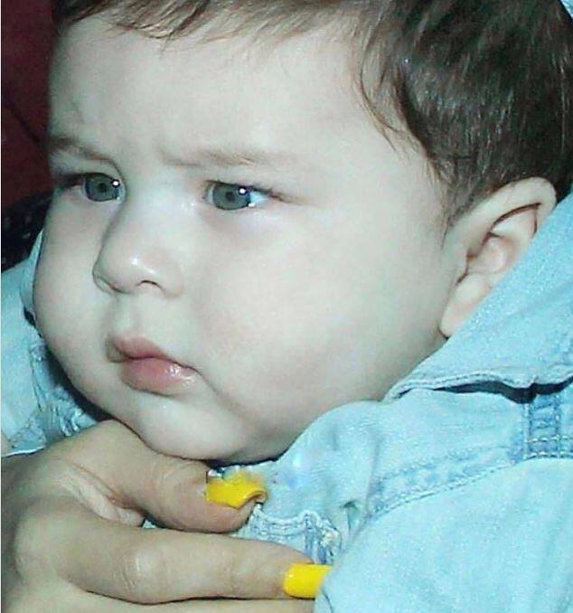 तैमूर ने अभी से लोगों को इंप्रेस करना शुरू कर दिया है. उनकी फैन फॉलोइंग सोशल मीडिया पर खूब हैं. (Photo: sunainablogger)