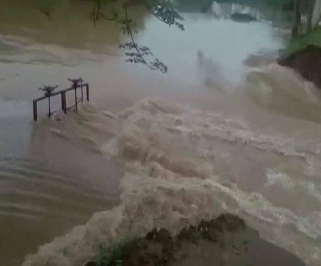 असम में बाढ़ से एक लाख से ज्यादा लोग प्रभावित, झारखंड में बिजली गिरने से 4 की मौत Over 1 Lakh People Affected By Floods In Assam 4 Killed Due To Lightning In Jharkhand असम में बाढ़ से एक लाख से ज्यादा लोग प्रभावित, झारखंड में बिजली गिरने से 4 की मौत