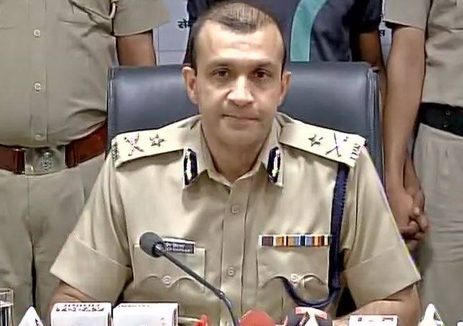 गुरुग्राम : मासूम की हत्या कर पांच घंटे तक हवस का तांडव करने वाला एक दरिंदा गिरफ्तार We Have Arrested One Person And He Has Admitted To The Crime Police Commissioner Gurugram On Manesar Gangrape गुरुग्राम : मासूम की हत्या कर पांच घंटे तक हवस का तांडव करने वाला एक दरिंदा गिरफ्तार