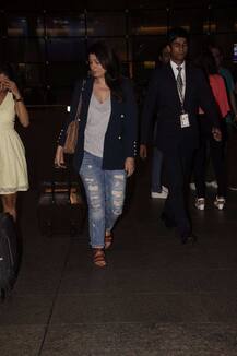 डेनिम जींस, टी शर्ट और जैकेट में दिखा अक्षय की ट्विंकल का स्वैग