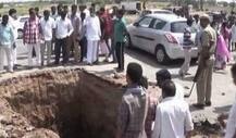 सपने के बाद शिवलिंग की खोज में एक शख्स ने हाईवे पर किया 15 फीट गहरा गड्ढा