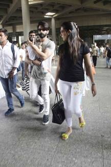 एयरपोर्ट पर नन्हीं बेटी के साथ कैमरे में कैद हुए शाहिद और मीरा राजपूत!