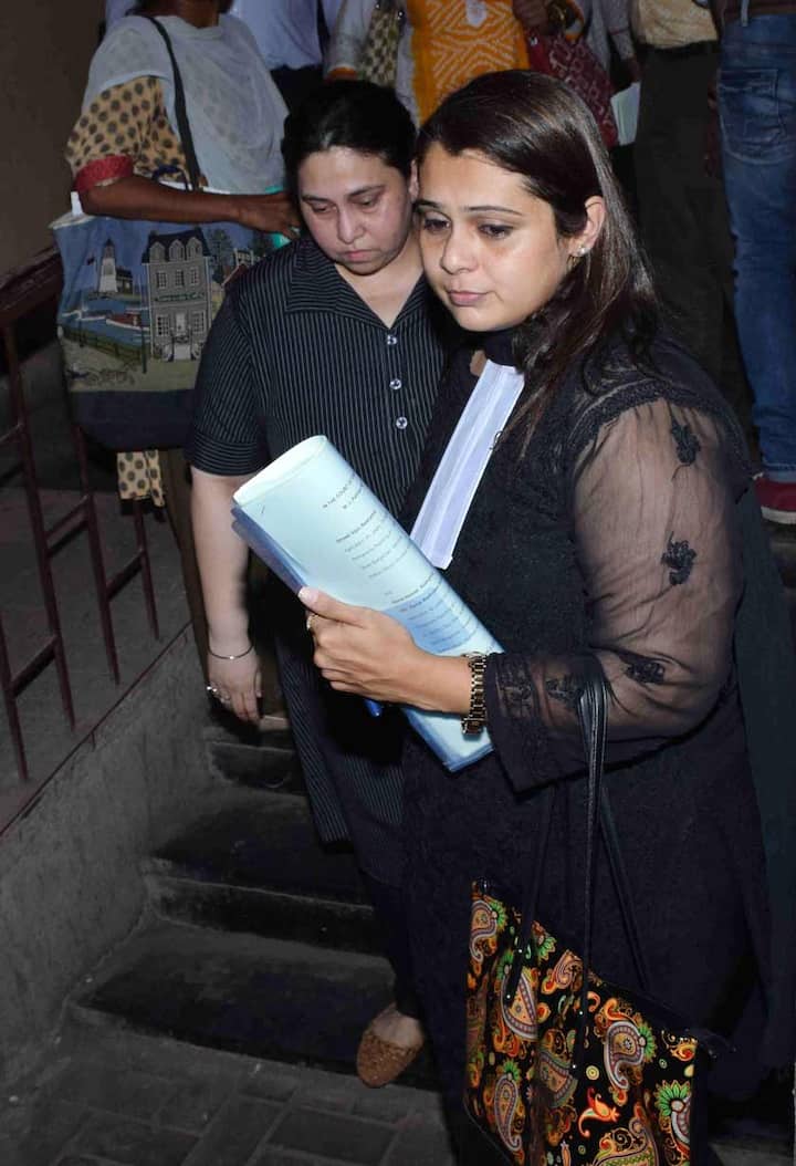 कोमल ने कहा, ‘‘हमारे शादीशुदा जीवन में विचारों की सहमति संबंधी मुद्दे रहे लेकिन हम एक दूसरे का बहुत सम्मान करते हैं. किसी को भी इस मामले में घसीटा नहीं जाना चाहिए और कोई भी इसके लिए जिम्मेदार नहीं है. इन सबके लिए सोनिया जिम्मेदार नहीं है और हमारा बेटा स्वयम और हमारा परिवार सोनिया को परिवार के सदस्य की तरह चाहता है.’’
