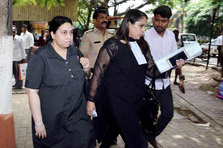 सोनिया ने अपनी तरफ से एक बयान में कहा, ‘‘हिमेश का परिवार मेरा परिवार है और मैं उन्हें प्यार करती हूं.’’