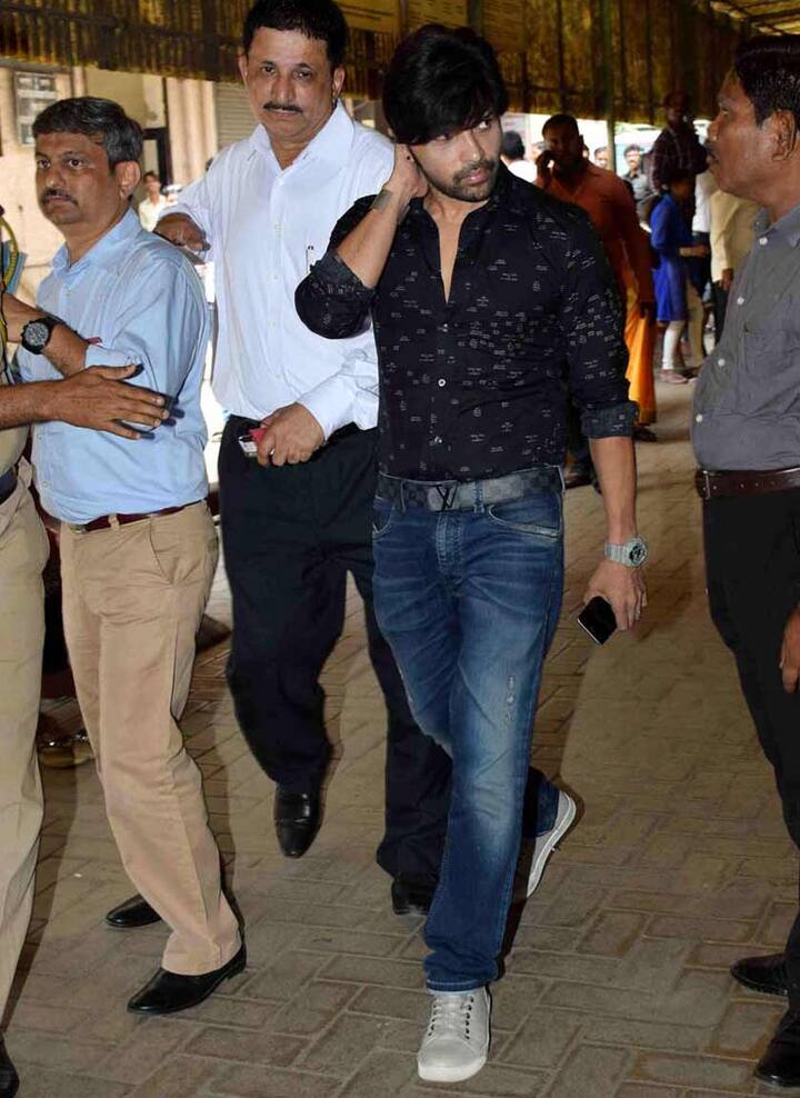 सूत्रों के अनुसार तलाक के बाद कोमल उसी अपार्टमेंट में रहेंगी जहां हिमेश रहते हैं.