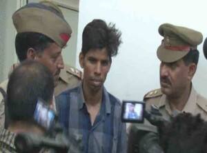 नोएडा लेडी इंजीनियर हत्याकांड :  यह जबरदस्ती प्रेम की सबसे ताजा और चर्चित घटना है. नोएडा के सेक्टर-62 में स्थित शताब्दी रेल विहार में एक लेडी इंजीनियर अंजली की हत्या सोसाइटी में ही कर दी गई. उसे पीछे से सिर में गोली मारी गई. गोली मारने वाला अश्वनी यादव पुलिस की गिरफ्त में है. उसने बयान दिया है कि 'प्रेम' का प्रस्ताव ठुकराने पर उसने लड़की को गोली मार दी. इस घटना ने सोसाइटी की सुरक्षा व्यवस्था पर भी सवाल उठाए हैं...आगे जानिए...