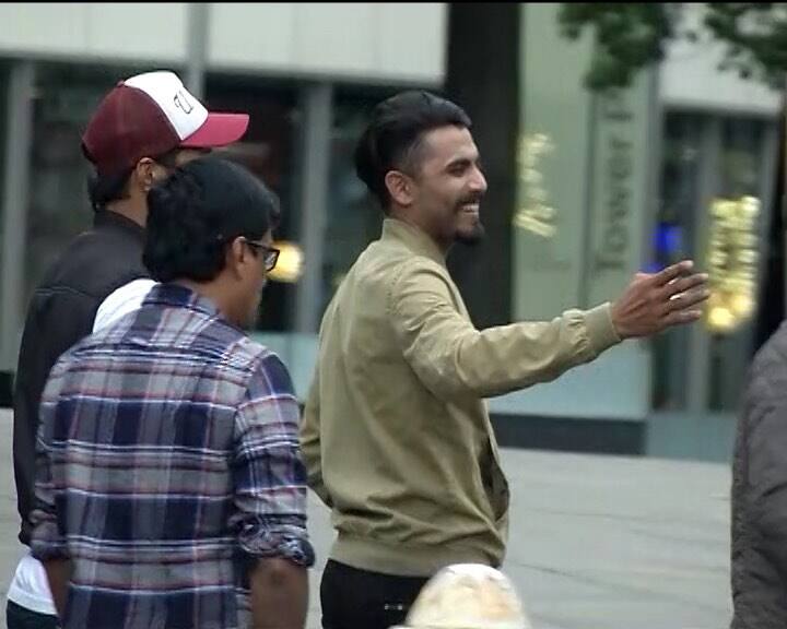 चैम्पियंस ट्रॉफी के पहले मैच में रवींद्र जडेजा ने शानदार खेल दिखाया था. उन्होंने बेहतरीन फील्डिंग के जरिए पाक के बल्लेबाज शोएब मलिक को रन आउट कर दिया था.