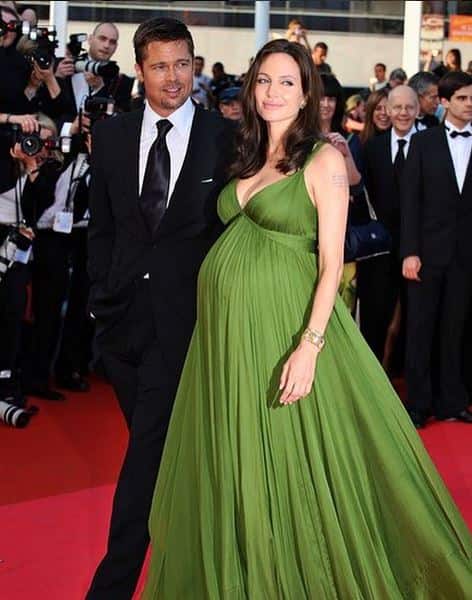 इस ट्रेंड से ये साबित हो गया कि मैटरनिटी ना सिर्फ वूमन एम्पॉवरमेंट और सेक्सी रूप ले चुकी है. इतना ही नहीं, मैटरनिटी सेलिब्रिटीज में अब प्राइवेट अफेयर ना रहकर पब्लिक इवेंट हो गया है.