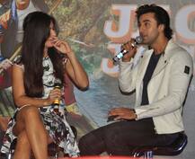 तंग ड्रेस की वजह से रनबीर के सामने बुरी तरह से परेशान हुईं कटरीना