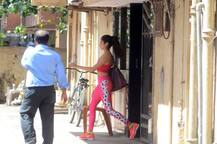 बॉलीवुड डेब्यू से पहले फिटनेस के लिए खूब पसीने बहा रही हैं जाह्नवी कपूर, जिम के बाहर हुईं SPOT