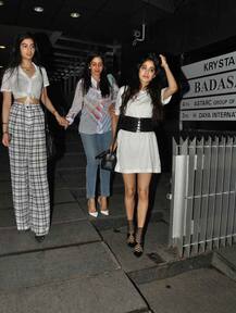 बेटी खुशी और जाह्नवी को डिनर के लिए ले गई श्रीदेवी, दिखाया अपना stylish अंदाज