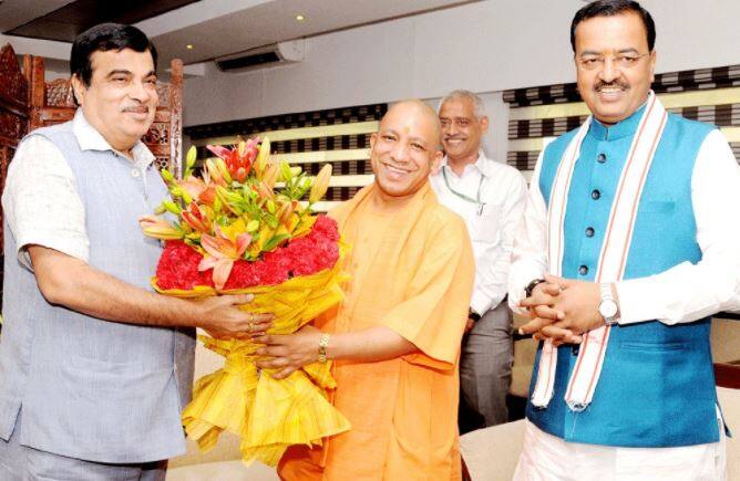 Yogi Adityanath Visit To Union Minister Of Road Transport Nitin Gadkari मोदी सरकार योगी पर मेहरबान, 10 हजार करोड़ रूपये की मदद