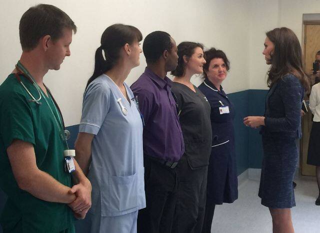 Kate Visits Patients After London Attack लंदन आतंकी हमले के पीड़ितों से मिलने अचानक हॉस्पिटल पहुंचीं केट मिडलटन