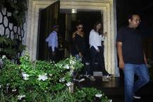 मुंबई के बांद्रा से आईं शाहरुख की गौरी की ये तस्वीरें