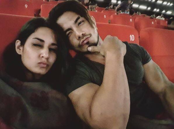  इंस्टाग्राम पर श्रीधन की तस्वीर शेयर करते हुए अदिति ने लिखा है, ''मैंने श्रीधन के बारे में सभी बुरे कमेंट पढ़े हैं. पर मैं आपको यह बता देना चाहती हूं कि अगर वह नहीं होता तो मैं इस जगह पर काम नहीं कर रही होती.''