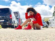 खतरों के खिलाड़ी 8 : फुर्सत के पलों में कुछ इस अंदाज में नज़र आईं निया शर्मा