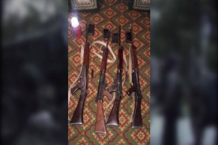 ताबड़तोड़ आतंकी हमलों से कांपा कश्मीर, एक CRPF अफसर, 13 जवान घायल