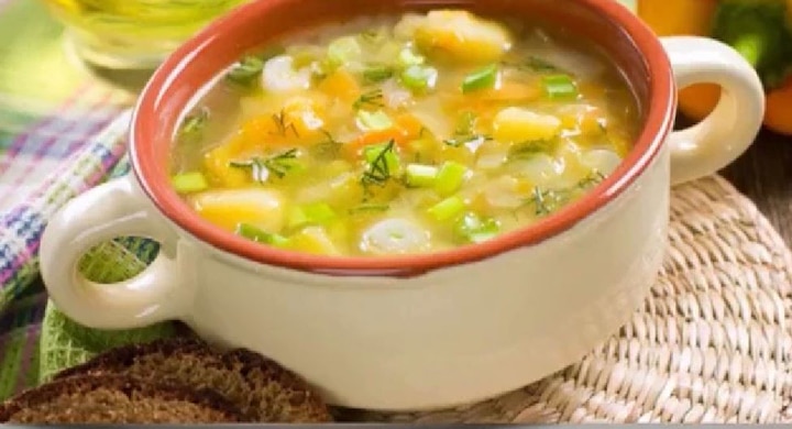 Monsoon Recipes: बारिश के मौसम में ट्राई करें कुछ हेल्दी, घर पर बनाएं गार्लिक वेजिटेबल सूप