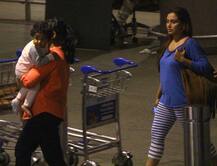 PHOTOS: दुबई से छुट्टियां मनाकर वापस लौटीं रानी मुखर्जी, बेटी आदिरा के साथ हुईं क्लिक