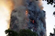 रोंगटे खड़े कर देगी लंदन की बिल्डिंग में आग की ये तस्वीरें, सबकुछ जलकर हुआ खाक