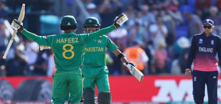 वहीं चैंपियंस ट्रॉफी 2017 में अबतक 12 फ्री हिट बल्लेबाजों को मिला है. लेकिन पाकिस्तान के बल्लेबाज मो. हफिज इस टूर्नामेंट के पहले बल्लेबाज बन गए हैं जो फ्री हिट पर छक्का जड़ने में सफल रहे.