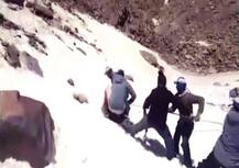 उत्तराखंड के SDRF जवानों की बहादुरी, चमोली में ग्लेशियर में गिरे शख्स को बचाया