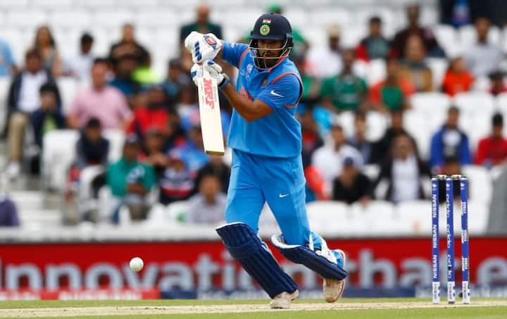 टीम इंडिया के गब्बर यानि शिखर धवन ने बांग्लादेश के खिलाफ 5 मैचों की पांच इनिंग में 216 रन बनाए हैं. इस दौरान उनका औसत 43 से ज्यादा का रहा है. आपको बता दें कि पांच पारियों में शिखर के बल्ले से दो अर्धशतक भी निकले हैं.