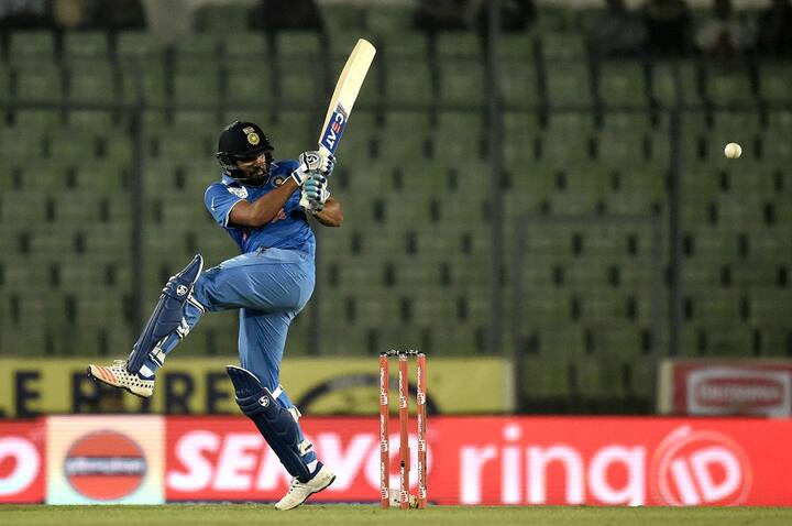 रोहित शर्मा ने साल 2008 से 2015 के बीच बांग्लादेश के खिलाफ 9 मैच खेले हैं. इस दौरान उन्होंने करीब 34 की औसत से 302 रन बनाए हैं. रोहित ने 1 शतक और एक अर्धशतक भी बनाया है.