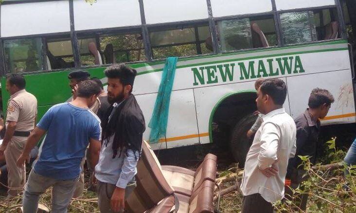 हिमाचल : बस दुर्घटना में 10 की मौत, पंजाब से श्रद्धालुओं को लेकर जा रही थी बस Himachal Pradesh 10 Died At Least 30 Injured In A Bus Accident हिमाचल : बस दुर्घटना में 10 की मौत, पंजाब से श्रद्धालुओं को लेकर जा रही थी बस