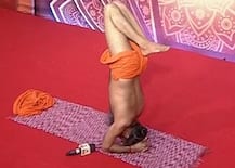 बालों और आंखों की समस्या को दूर कर सकता है शीर्षासन!