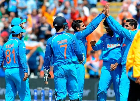 चैम्पियंस ट्रॉफी में लगातार 10 ओवर फेंकने वाले पहले गेंदबाज़ बने रविन्द्र जडेजा चैम्पियंस ट्रॉफी में लगातार 10 ओवर फेंकने वाले पहले गेंदबाज़ बने रविन्द्र जडेजा