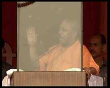 .. तो इस वजह से बुलेटप्रुफ शीशे के पीछे से योगी ने दिया भाषण!