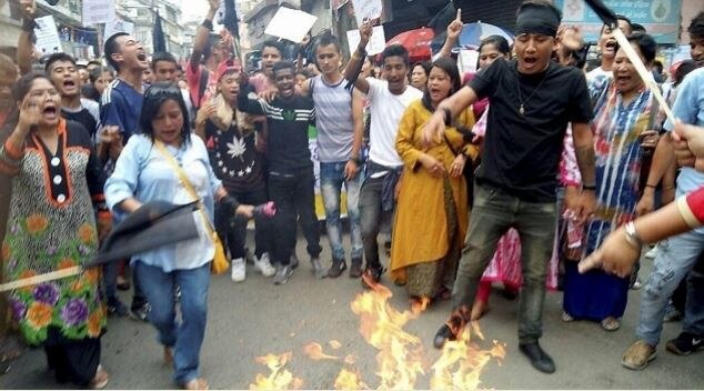 Darjeeling Is Burning From 4 Days On The Demand Of Gorkhaland गोरखालैंड की मांग में 4 दिन से दहक रहा है दार्जिलिंग