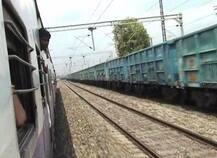 झारखंड: धनबाद-चंद्रपुरा रेलवे लाइन बंद, 14 स्टेशनों पर ट्रेनों की आवाजाही रुकी