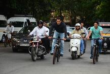 \'ट्यूबलाइट\' को प्रमोट करने के लिए साइकिल चलाते हुए शाहरूख के बंगले के बाहर से गुजरे सलमान खान
