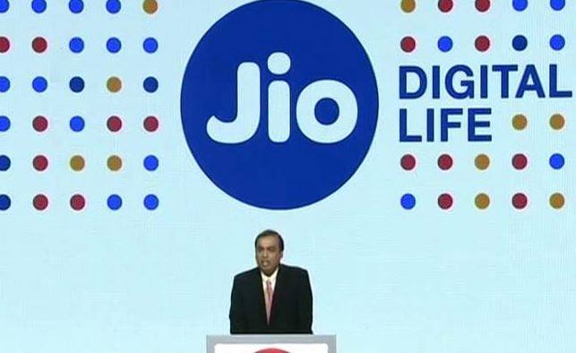 रिलायंस जियो के सितंबर में लॉन्च होने के बाद से अब तक जियो ने कई रिकॉर्ड बनाए हैं लेकिन ये पहली बार है जब टेलीकॉम सेक्टर में सबके होश उड़ा देने वाली जियो के होश भारती एयरटेल ने होश उड़ा दिए हैं.