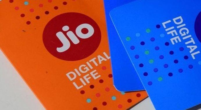 इंटरनेशनल ब्रोकरेज कंपनी गोल्डमैन सैक्स के मुताबिक सुनील मित्तल वाली कंपनी भारती एयरटेल ने 2,6 मिलियन एक्टिव यूजर जोड़े वहीं जियो ने 400,000 एक्टिव (VLR) कस्टमर्स जोड़े. ये आंकड़े ट्राई के डेटा का अध्यन करके दिया गया है.