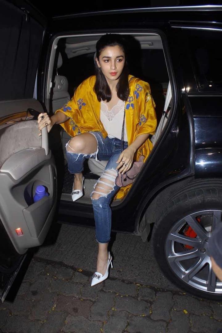 इस दौरान उन्होंने rugged jeans और टॉप पहना था.
