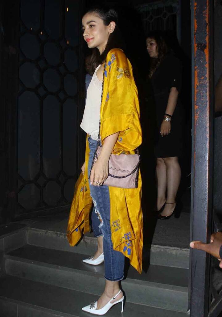 आलिया भट्ट भी इस पार्टी में पुहंची. आलिया ने इम्तियाज अली की फिल्म 'हाईवे' में काम किया था. (Photo: Manav Mangalani)